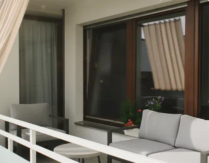 Seilspannmarkise als Designakzent am Balkon